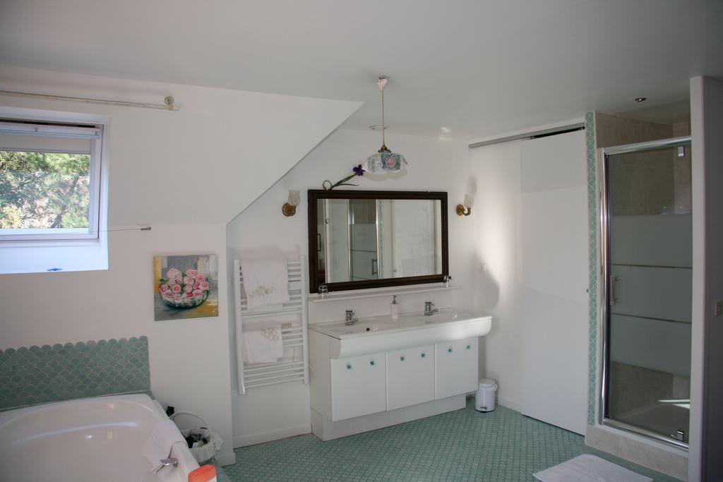 Chambres D'Hotes Les Hibiscus Maisons-Laffitte Exterior photo