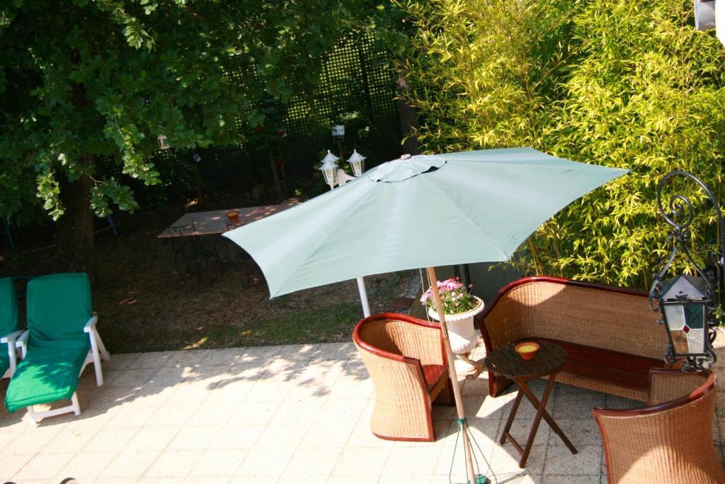 Chambres D'Hotes Les Hibiscus Maisons-Laffitte Exterior photo