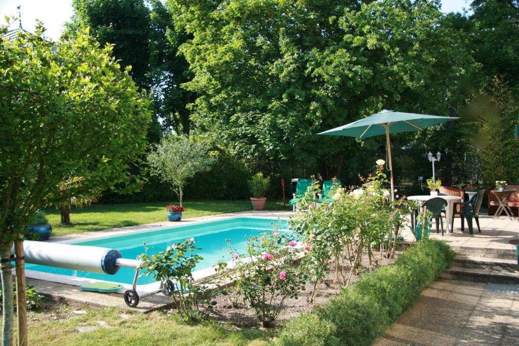 Chambres D'Hotes Les Hibiscus Maisons-Laffitte Exterior photo