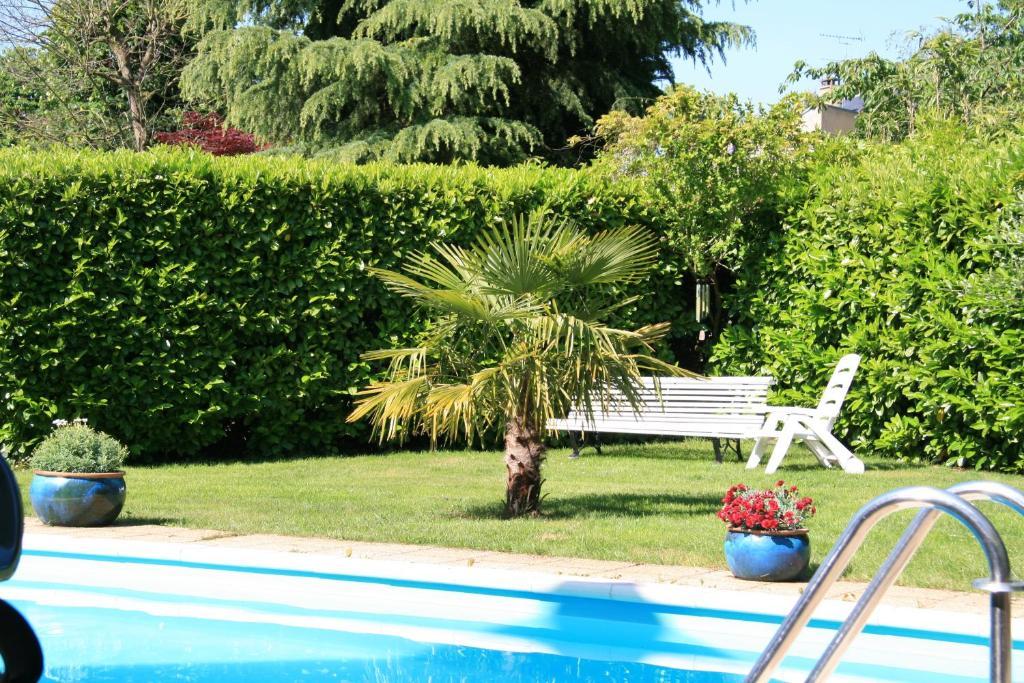 Chambres D'Hotes Les Hibiscus Maisons-Laffitte Exterior photo