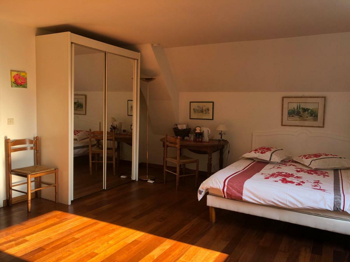 Chambres D'Hotes Les Hibiscus Maisons-Laffitte Exterior photo